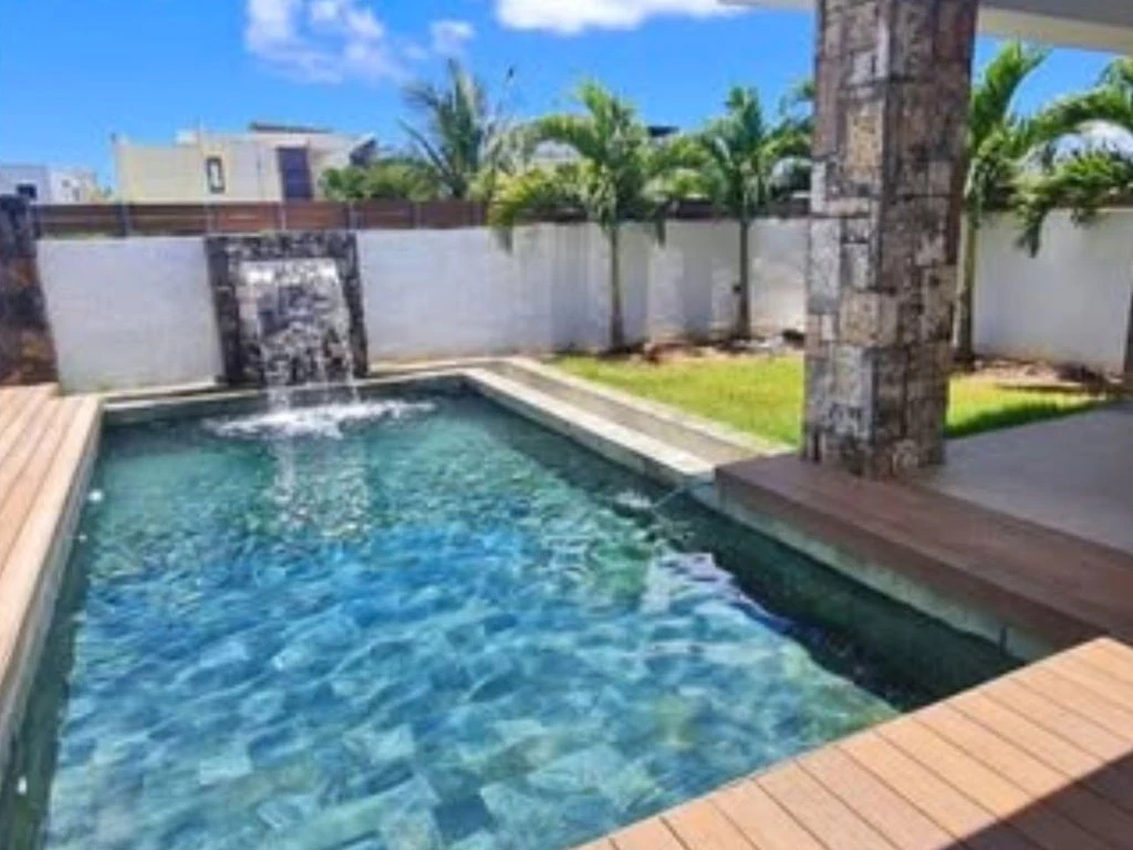 001016-pool.webp