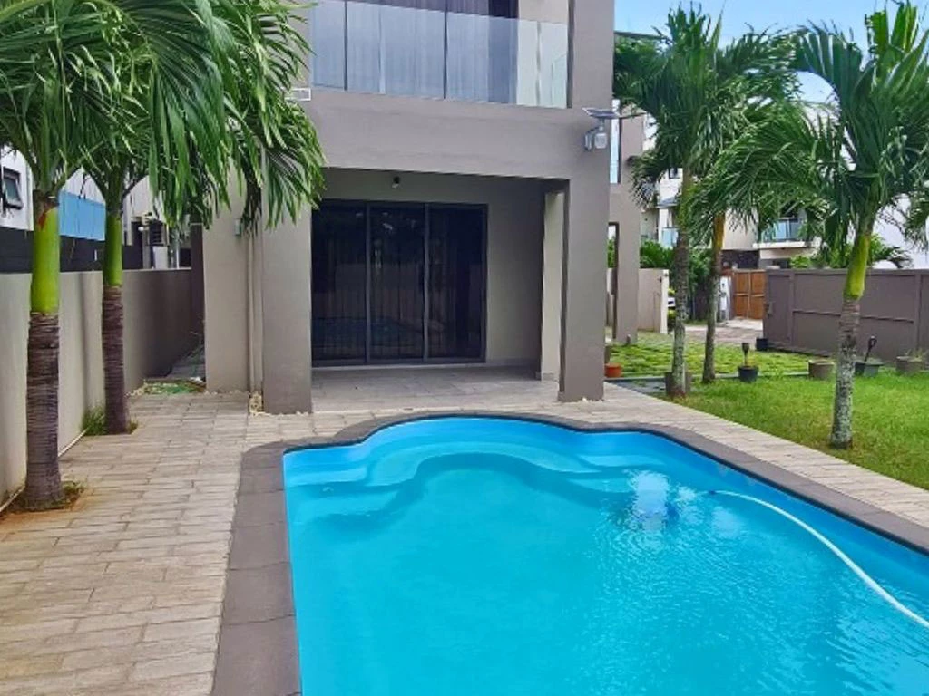 001046-pool.webp