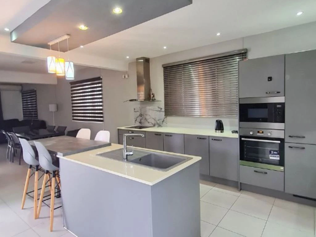 001046-kitchen.webp