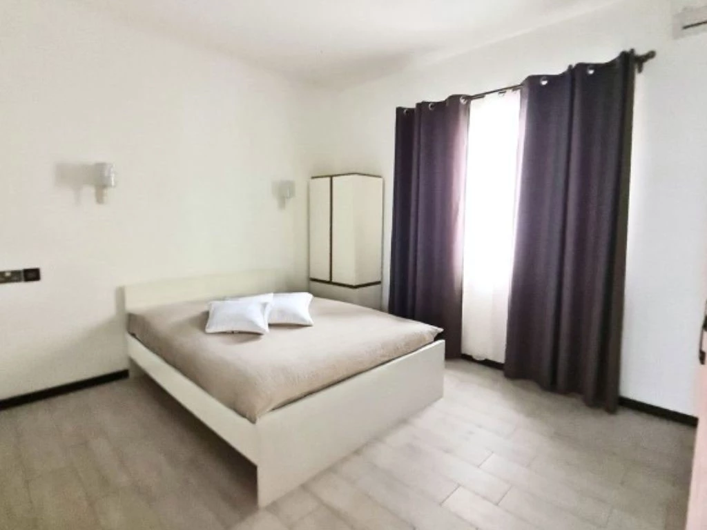 001046-bedroom.webp