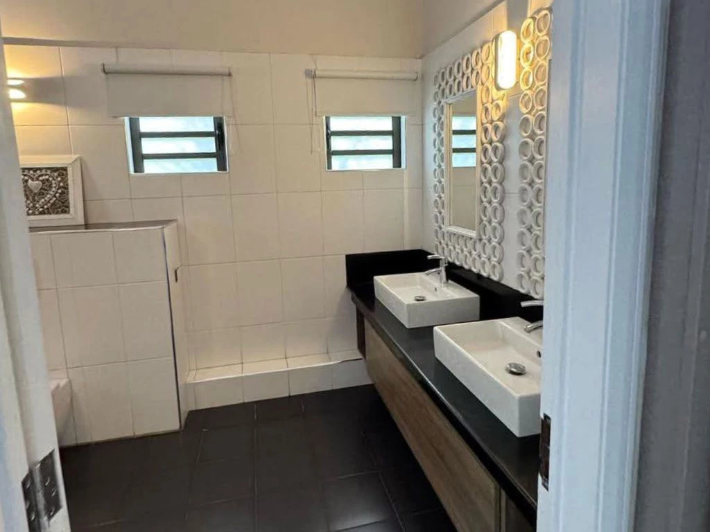 001060-bathroom.webp