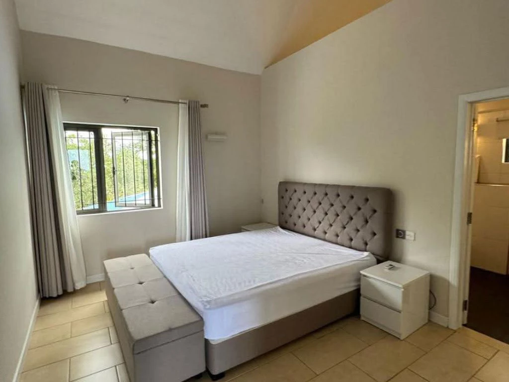 001060-bedroom.webp