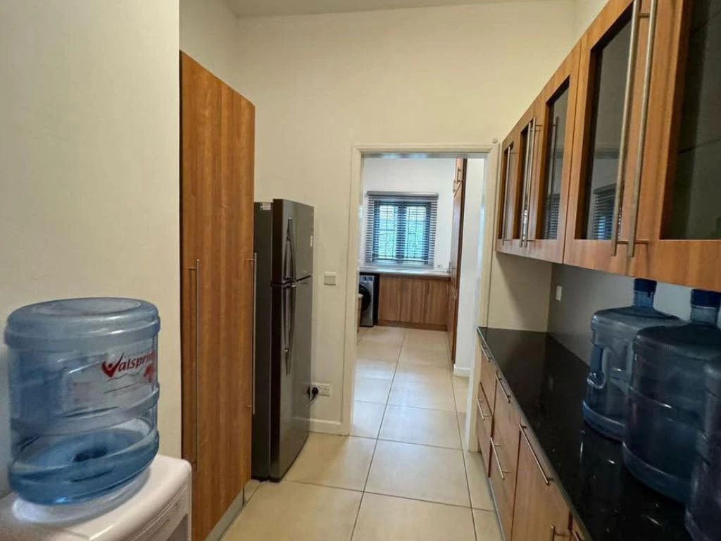 001060-kitchen2.webp