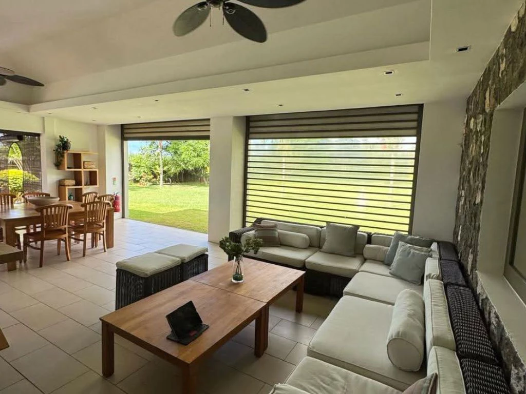 001060-outside-livingroom3.webp