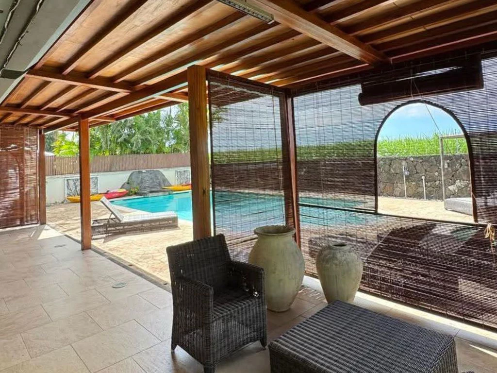 001060-outside-livingroom5.webp
