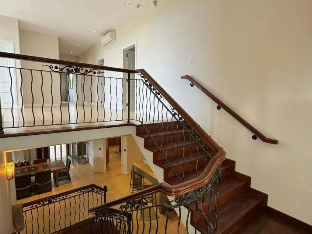 001060-stairs.webp