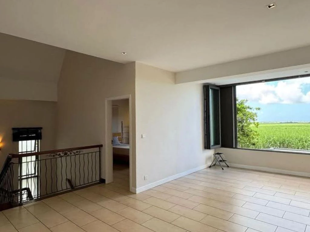 001060-upstairs.webp