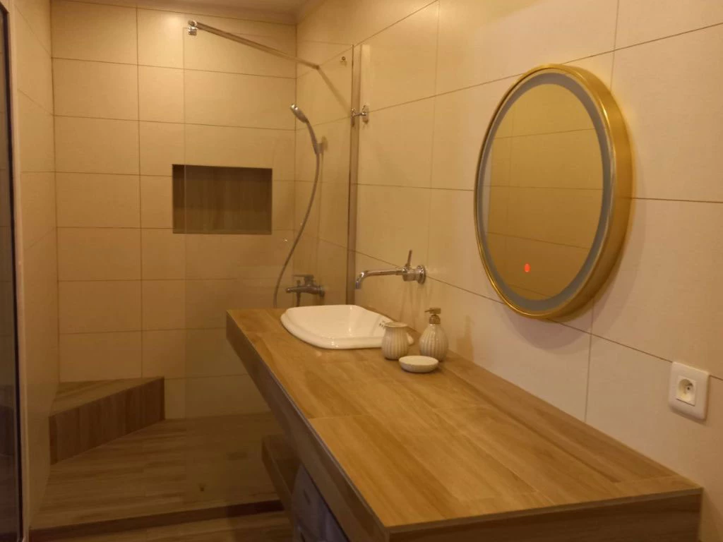 001021-3bathroom.webp