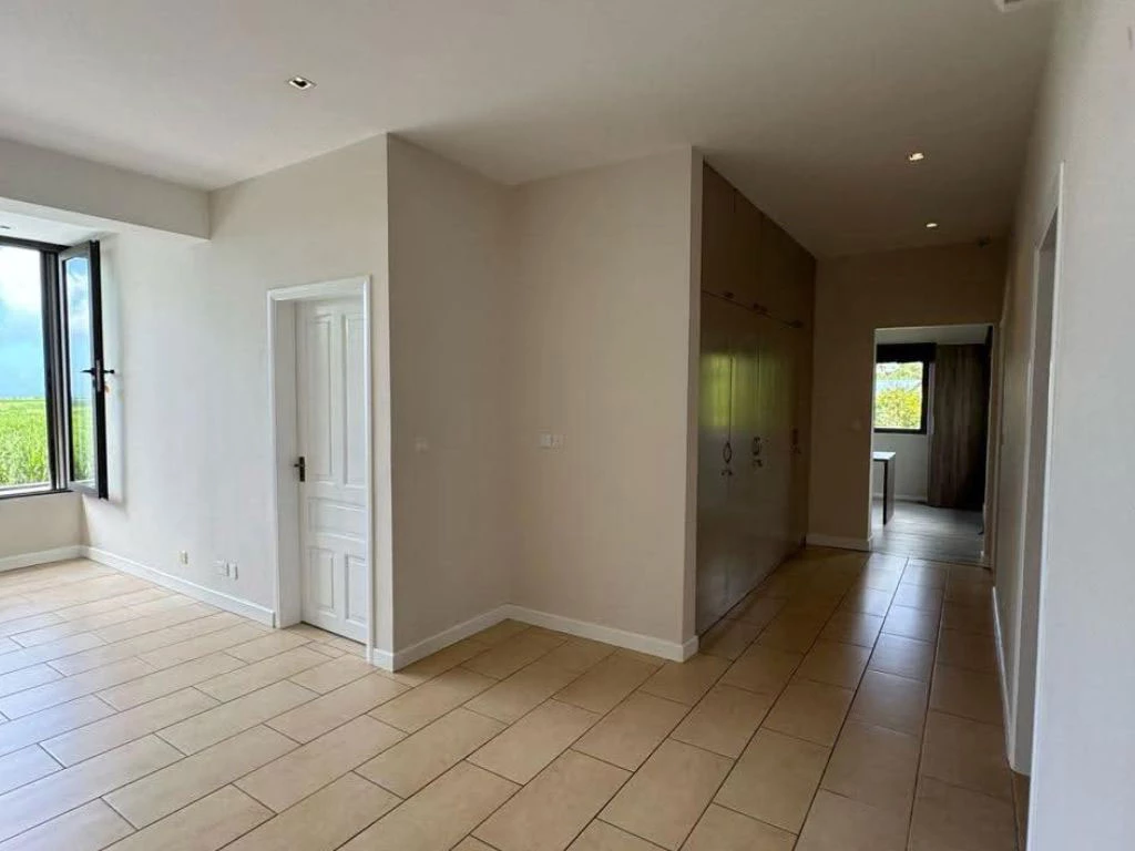 001060-upstairs3.webp