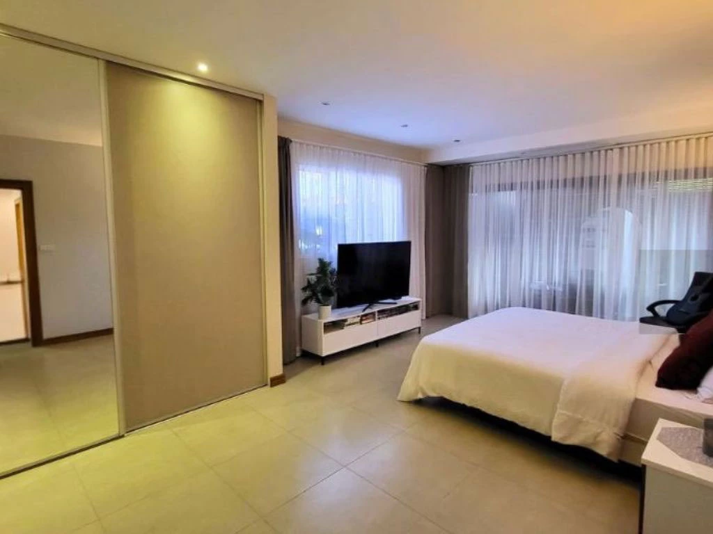 001029-bedroom.webp
