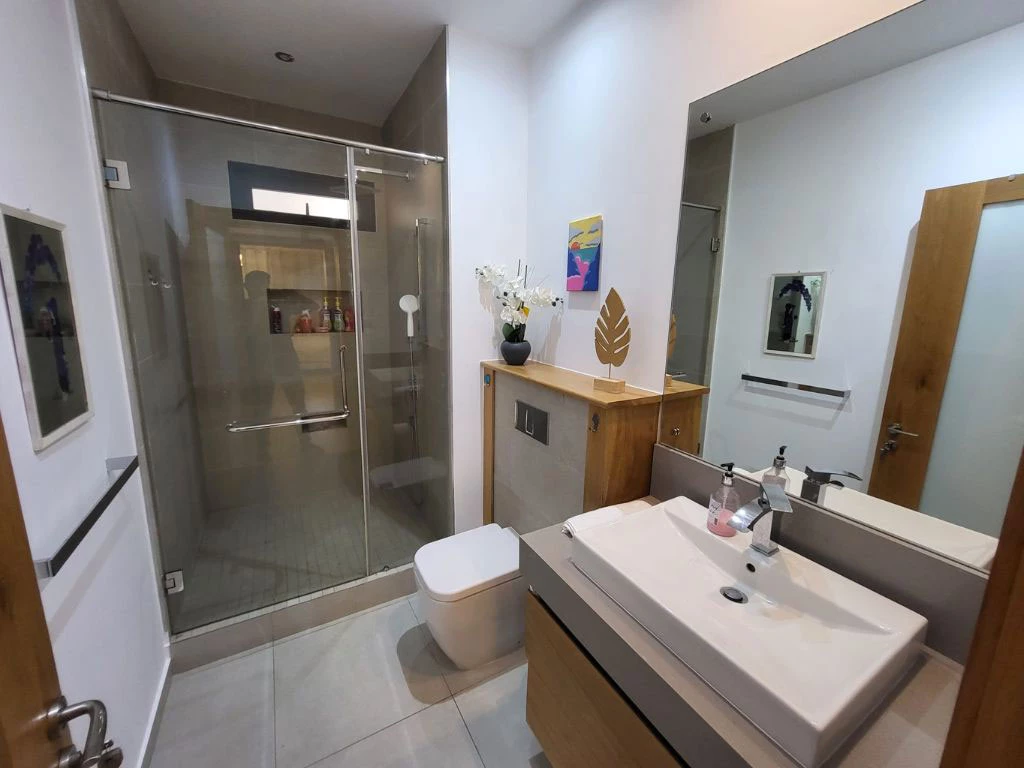 001029-bathroom2.webp
