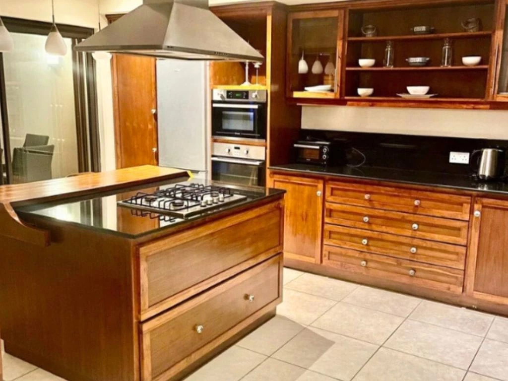 001033-kitchen2.webp
