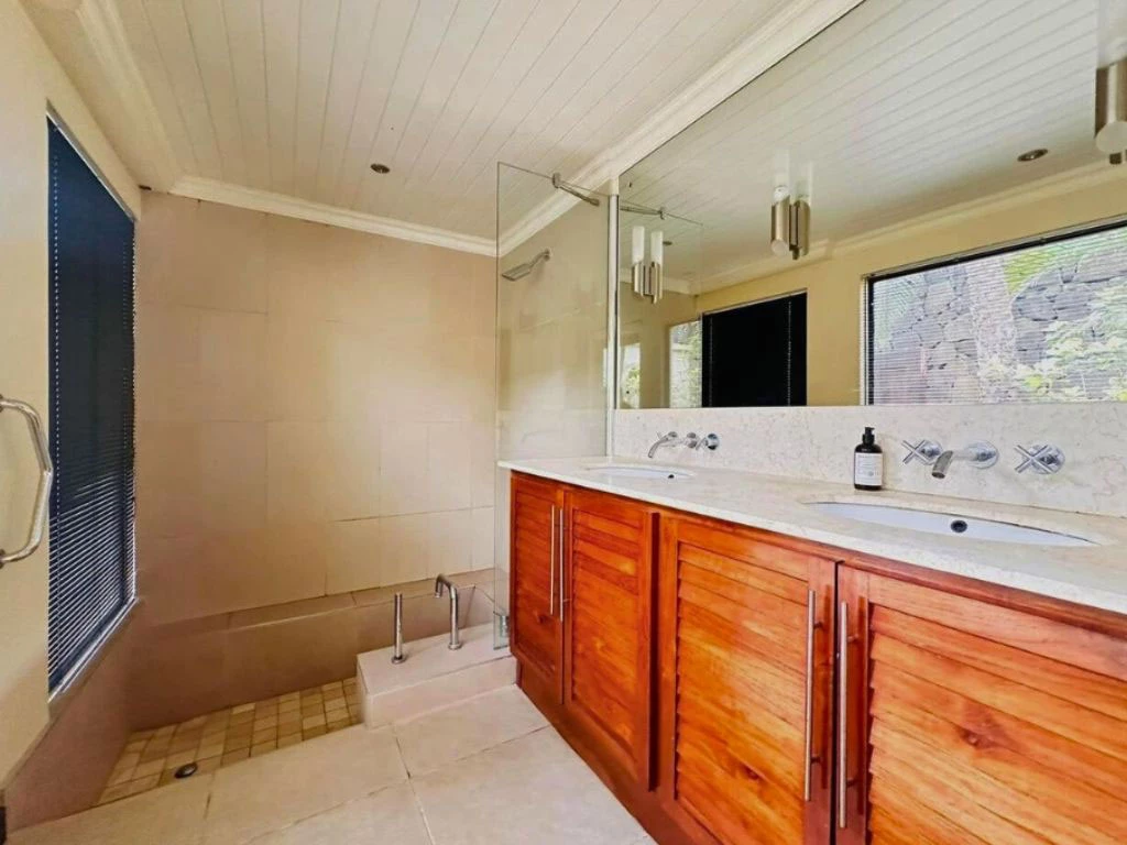 001033-bathroom.webp