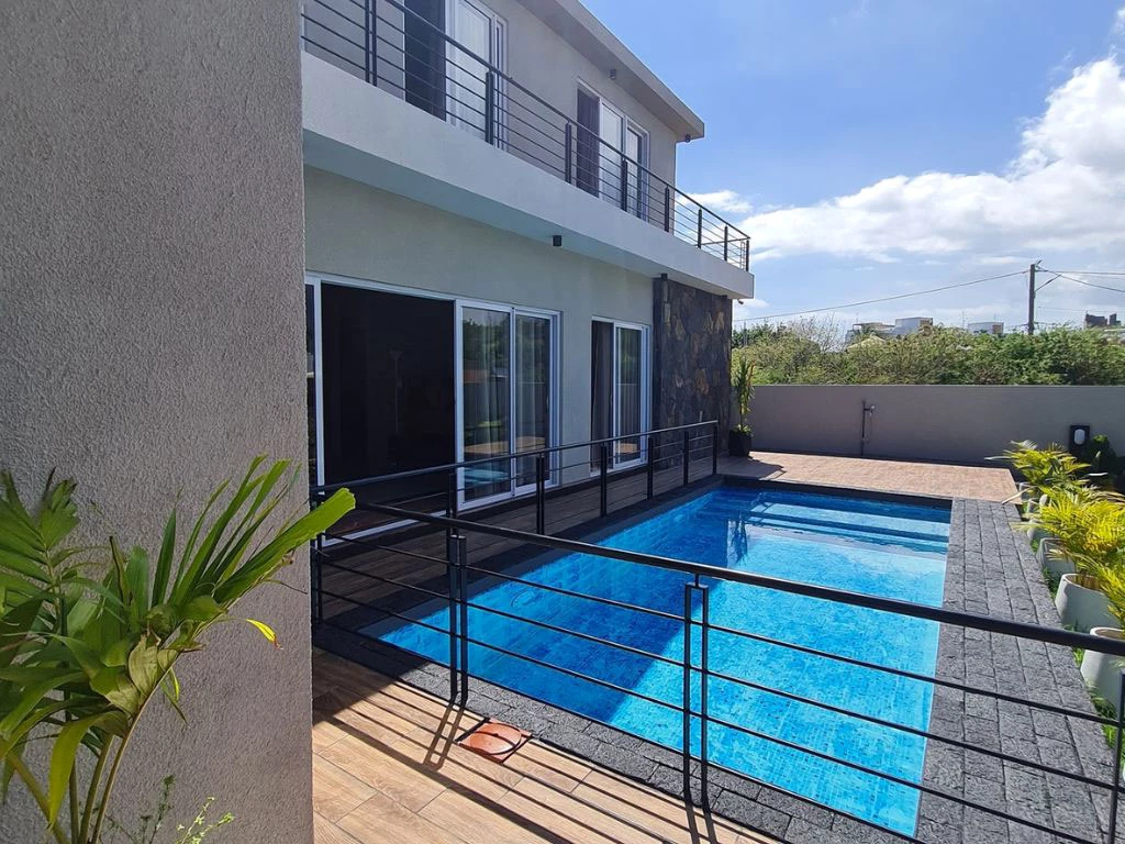 001043-pool.webp