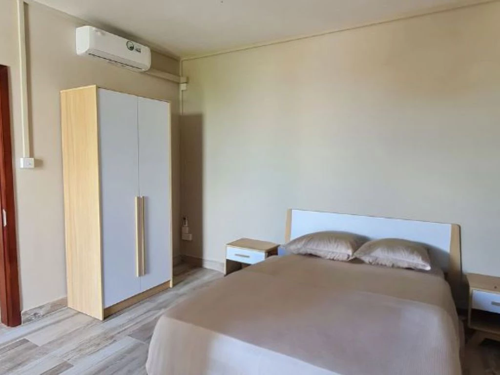 001043-bedroom.webp