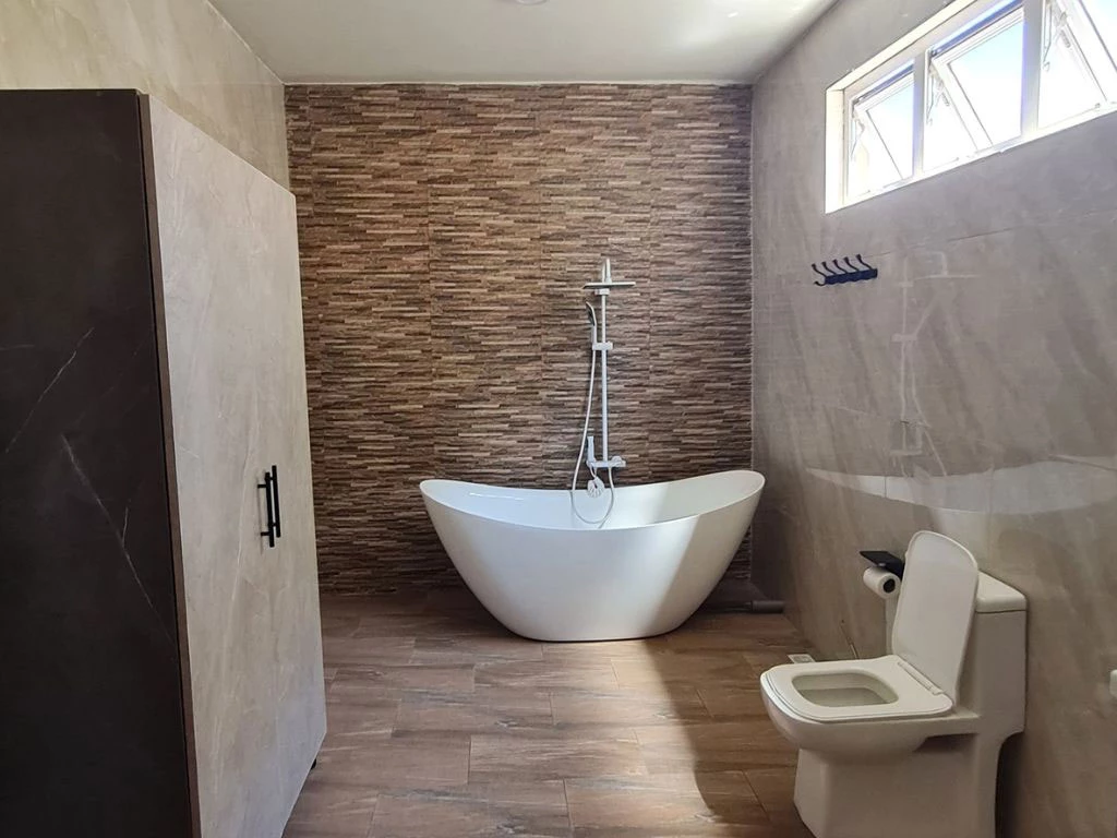 001043-bathroom.webp