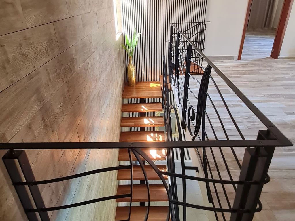 001043-stairs.webp