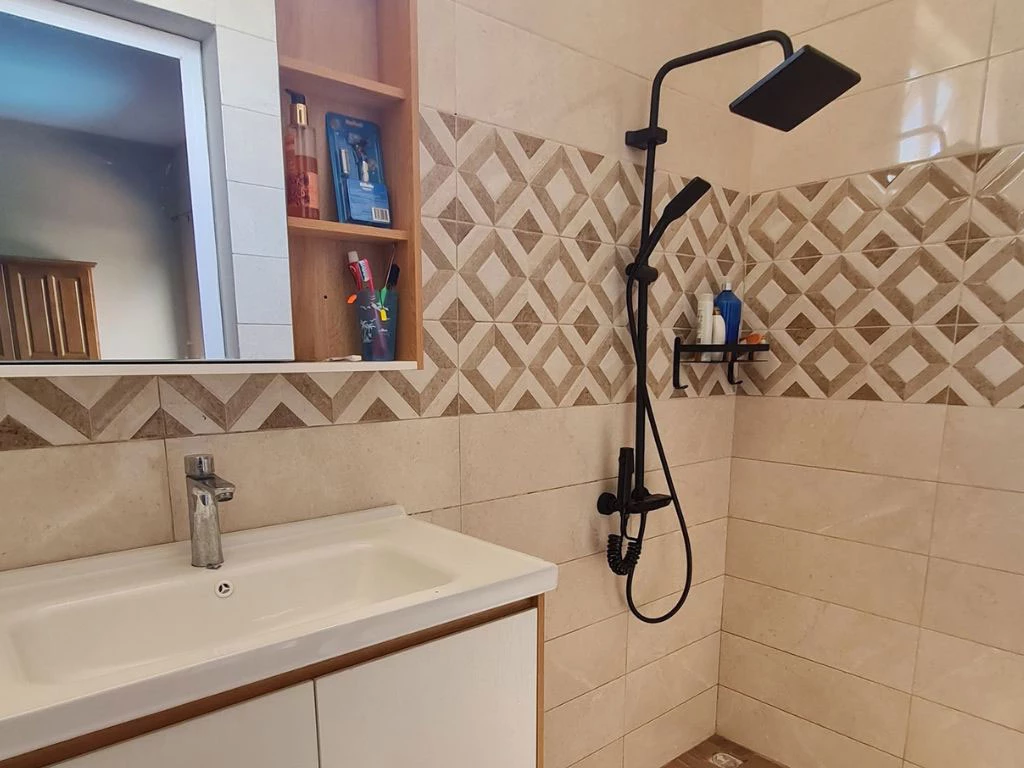 001043-2bathroom.webp