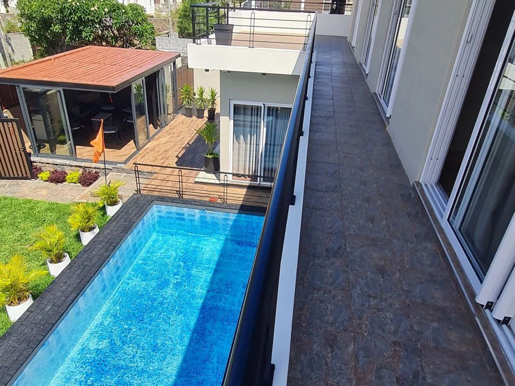 001043-balcony.webp