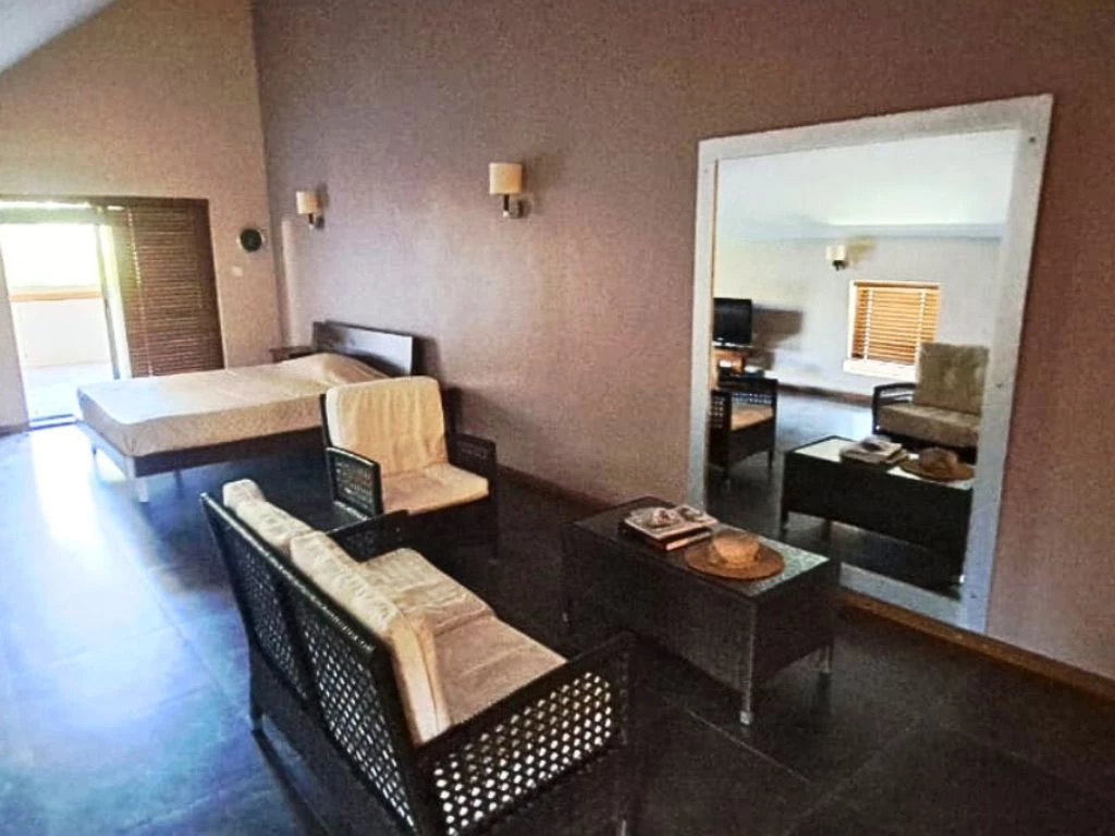 001045-2bedroom-livingroom2.webp