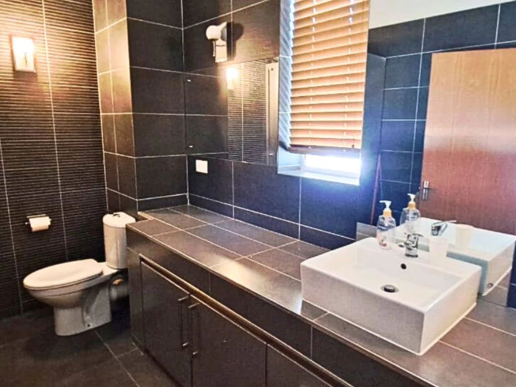 001045-bathroom.webp