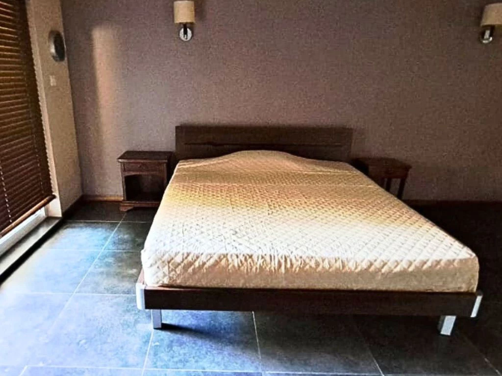 001045-bed.webp