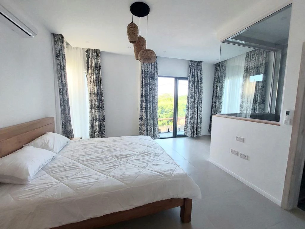 001059-bedroom.webp