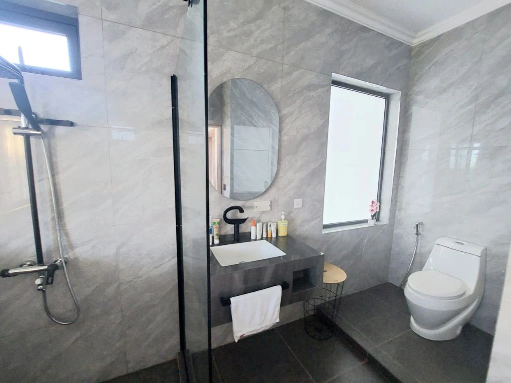 001059-2bathroom2.webp