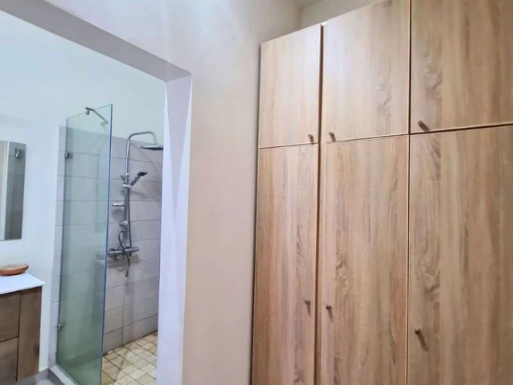 001023-2bathroom.webp