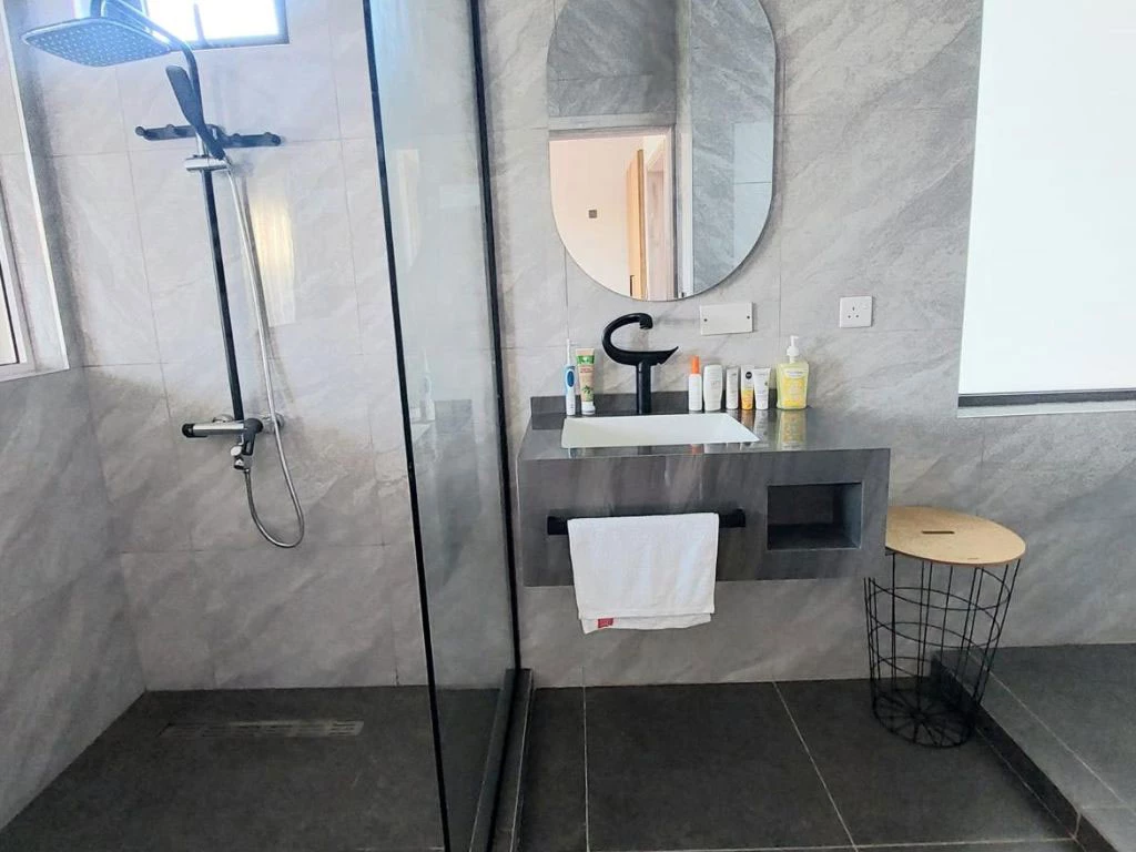 001059-2bathroom.webp