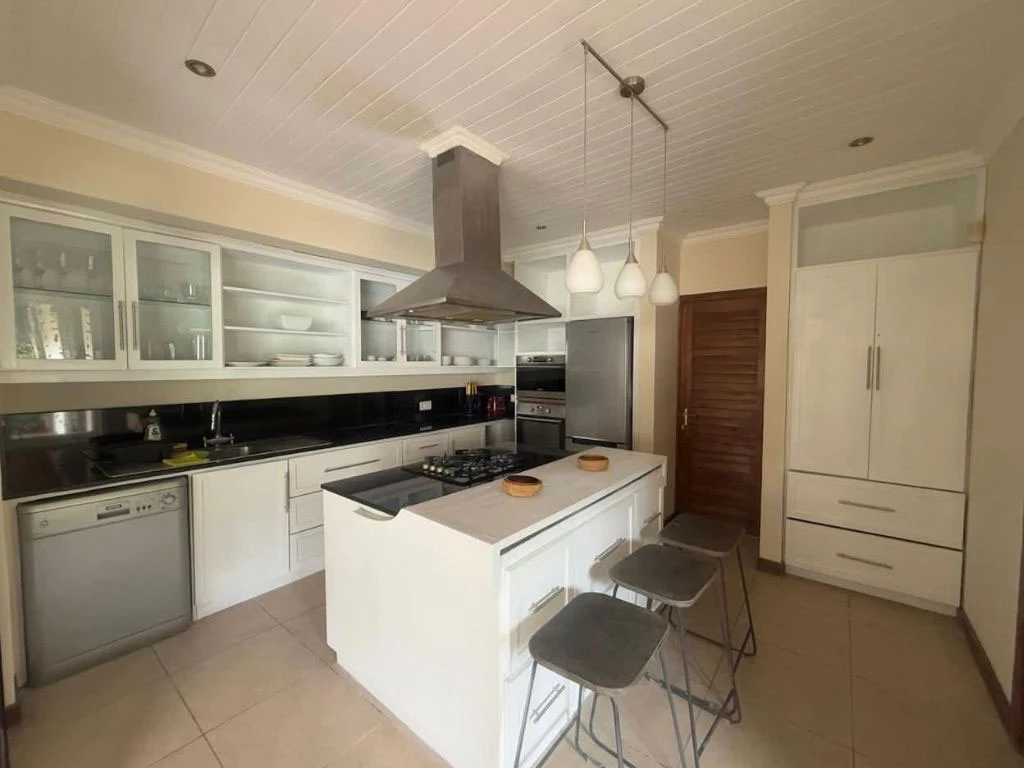 001070-kitchen.webp