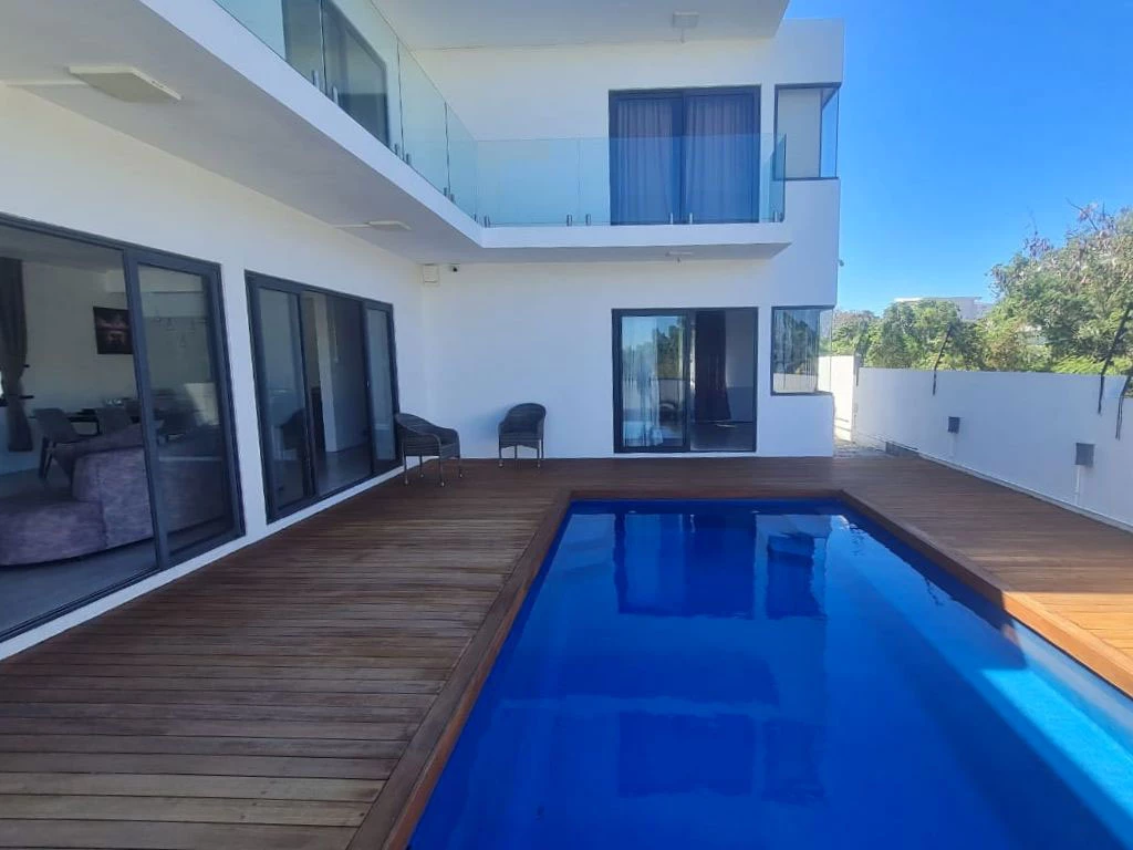 001071-pool2.webp