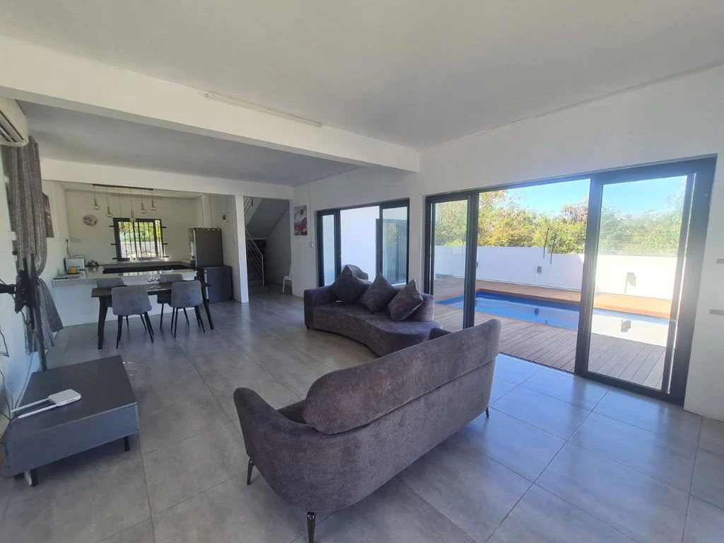 001071-livingroom3.webp