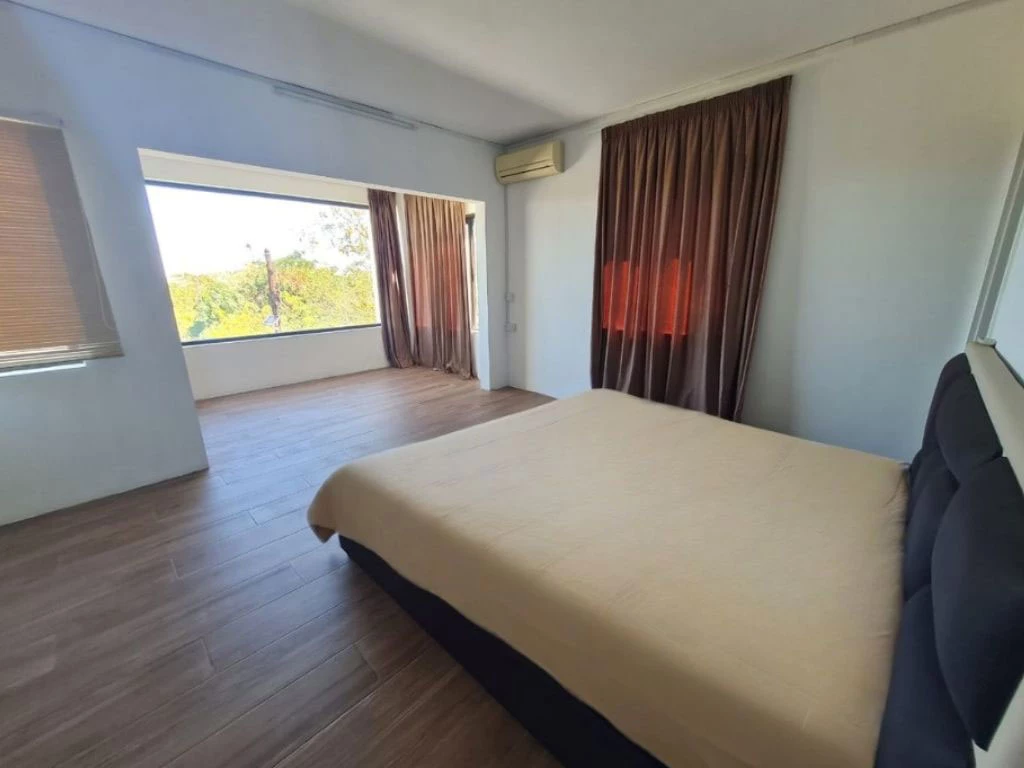 001071-bedroom.webp