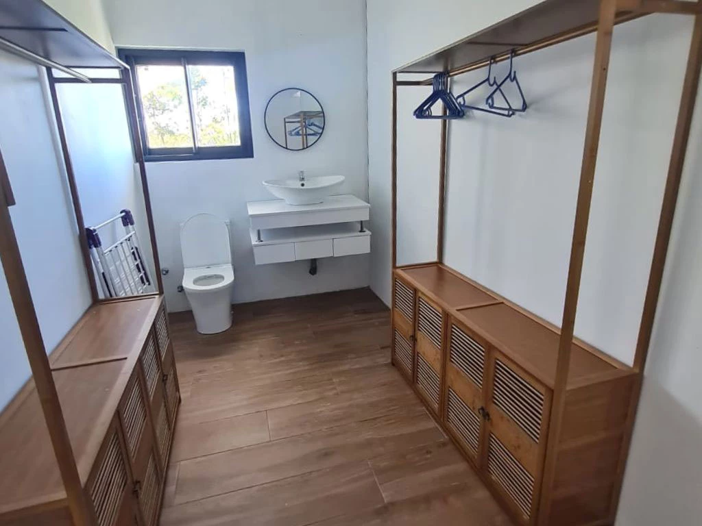 001071-2bathroom.webp