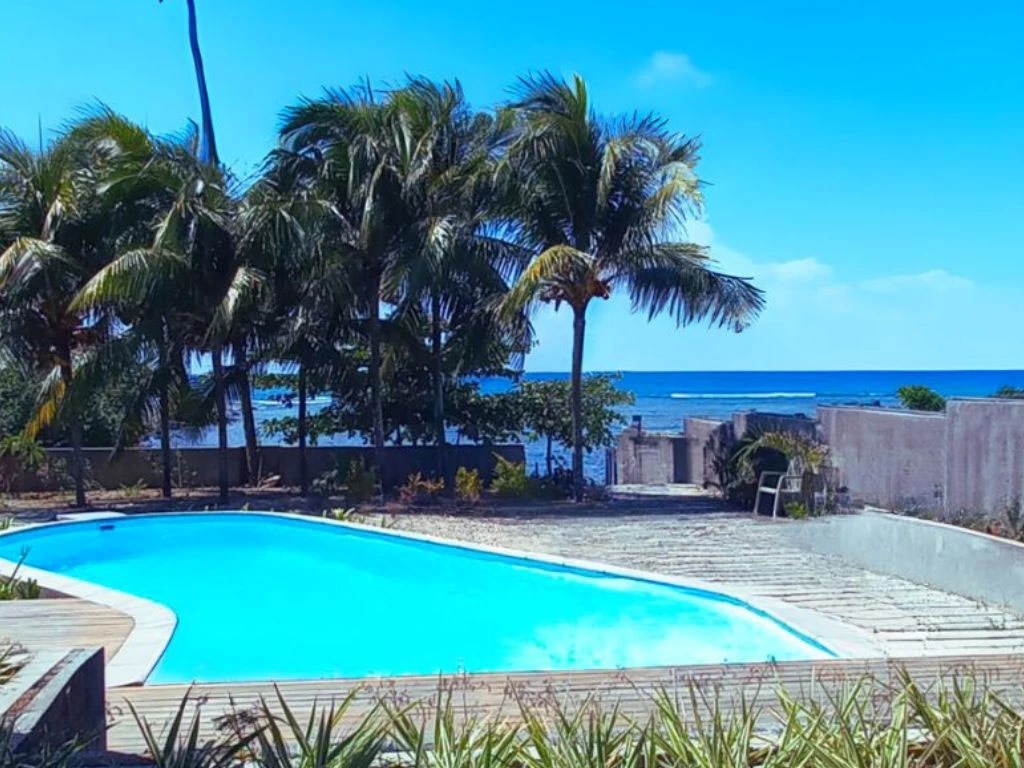 001012-pool.webp