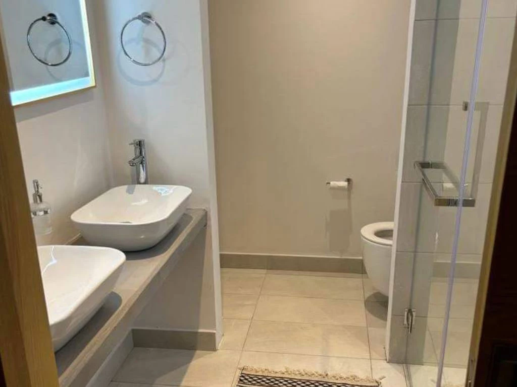 001012-bathroom.webp