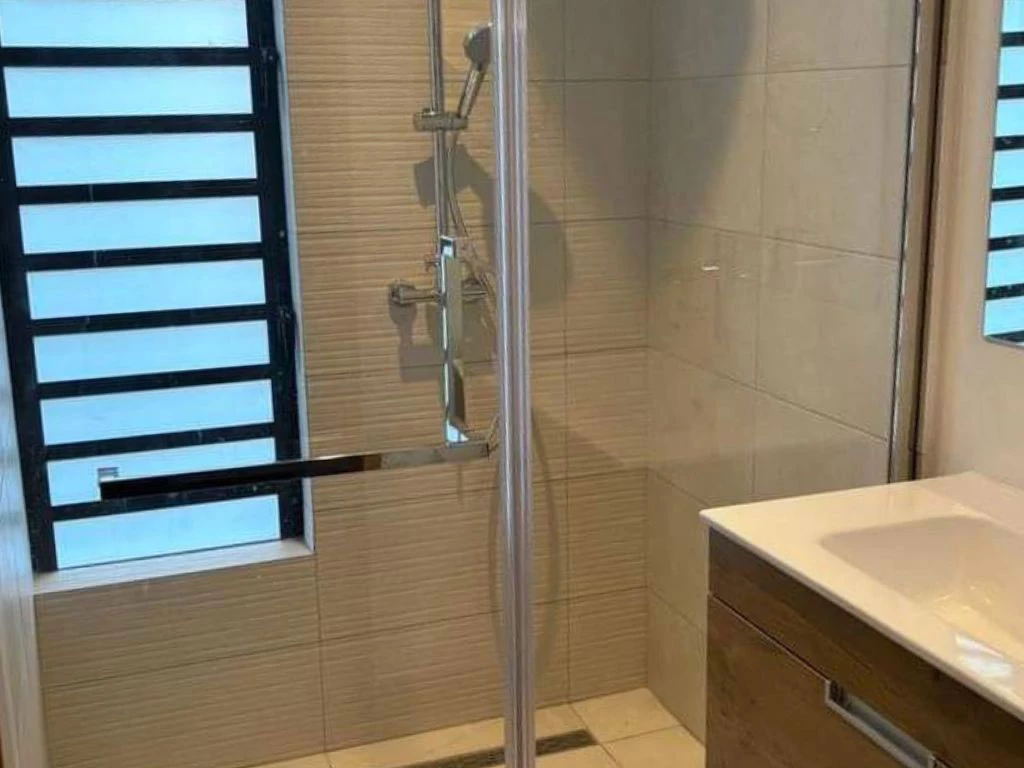001012-2bathroom.webp