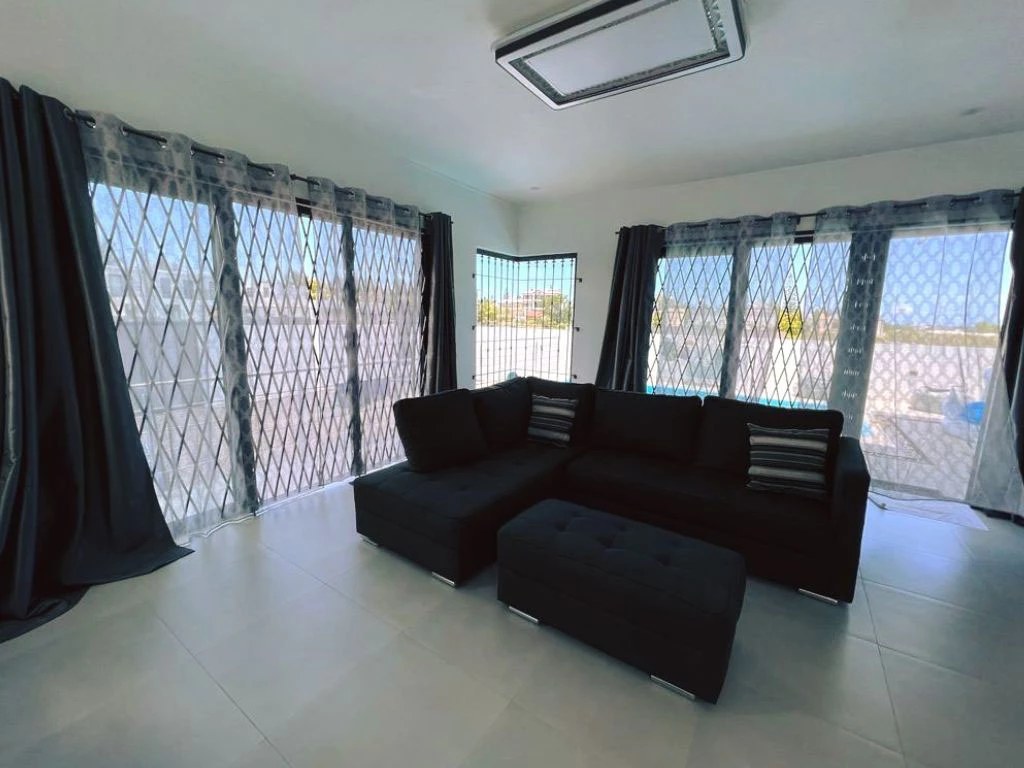 001031-livingroom2.webp