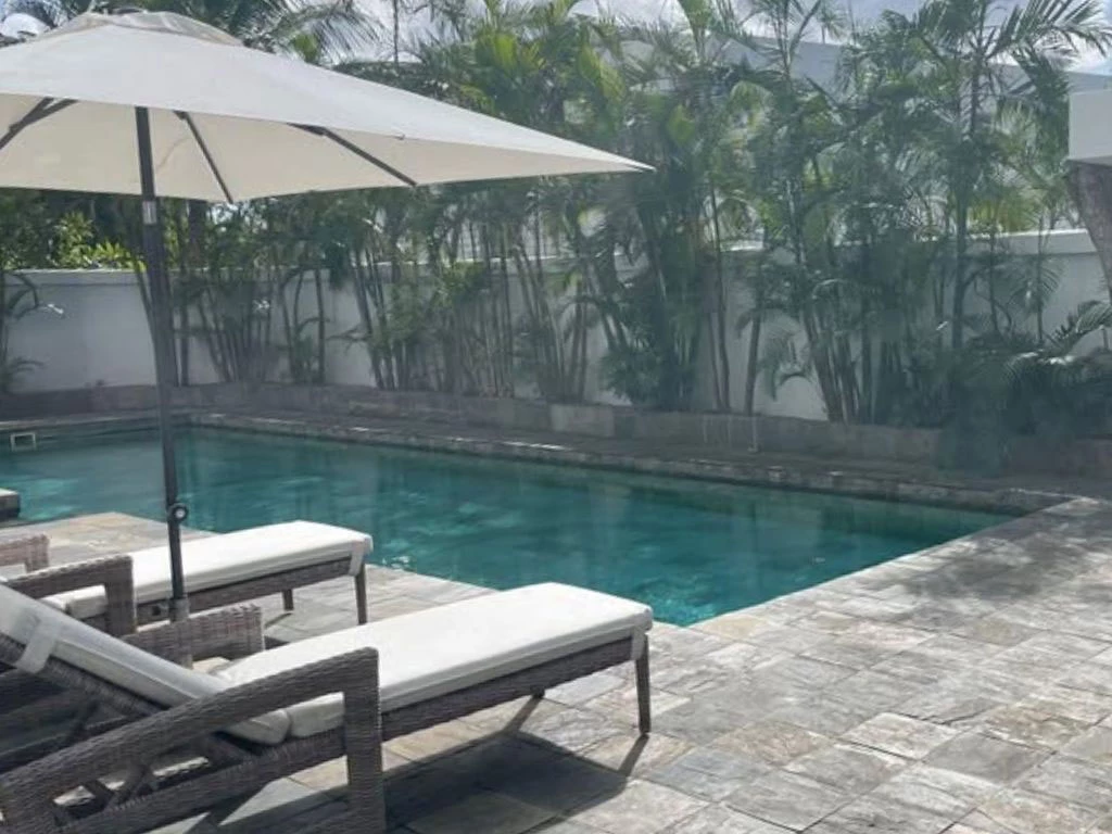 001006-pool.webp